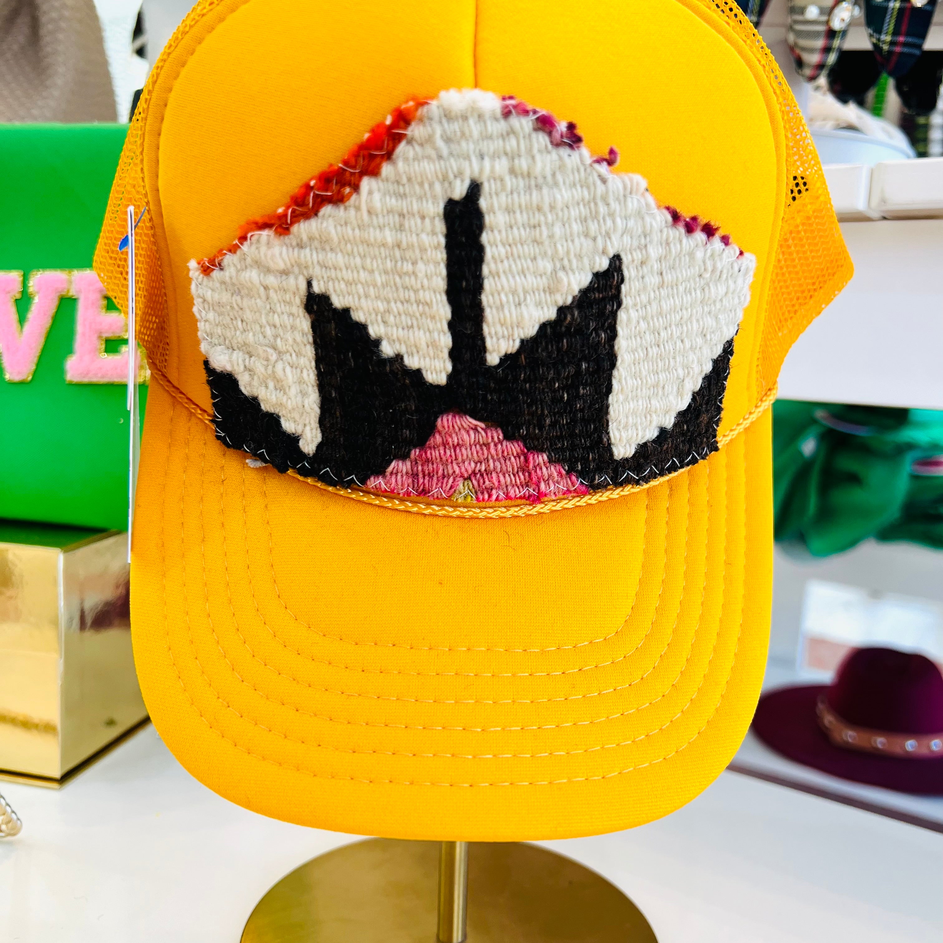 ORIJINAL Trucker Hat in Gold - White/Black/Pink Patch