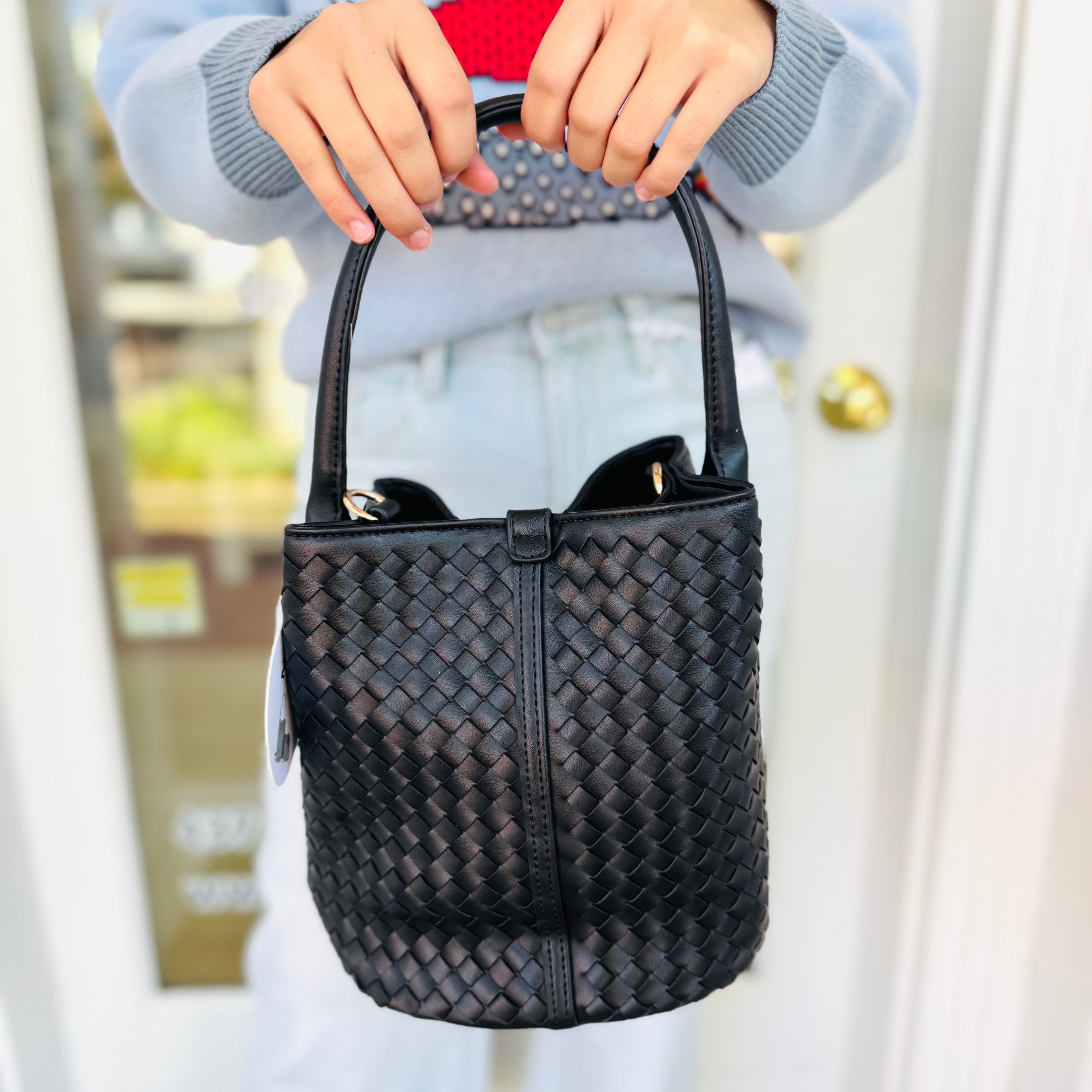 Woven Bucket Bag w/Satchel