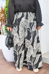 Tropical Leaf Print Wide Leg Pull On Palazzo Pants in Black