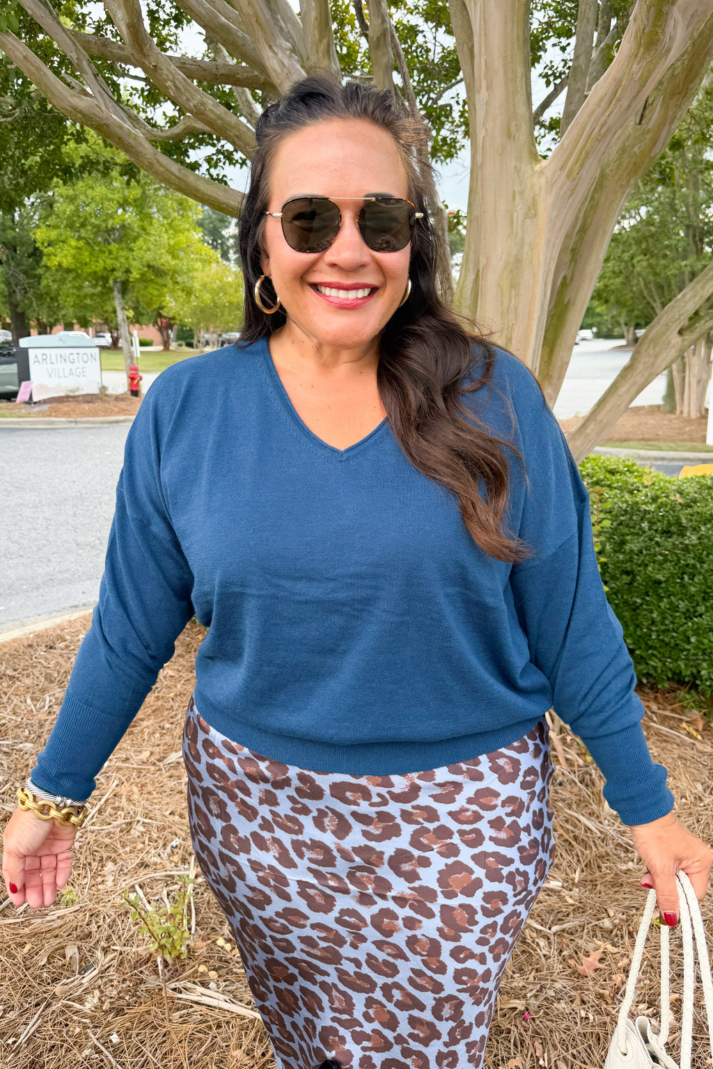 Lightweight V-Neck Long Sleeve Slouchy Sweater in Navy