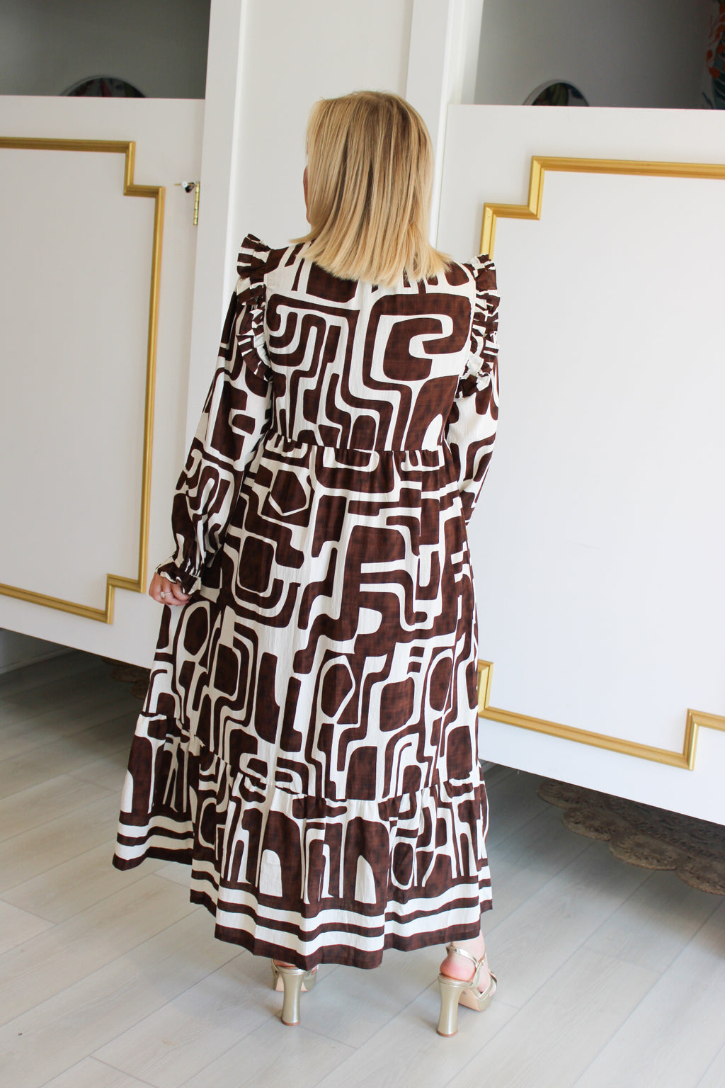 Line Scooting Dress in Chocolate