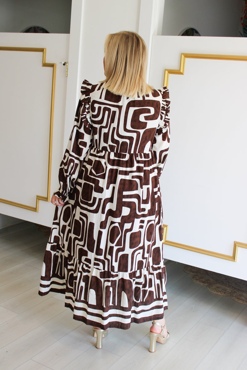 Line Scooting Dress in Chocolate