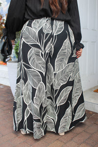 Tropical Leaf Print Wide Leg Pull On Palazzo Pants in Black