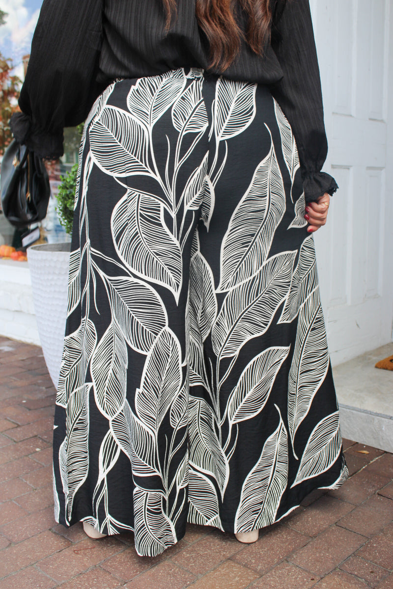 Tropical Leaf Print Wide Leg Pull On Palazzo Pants in Black