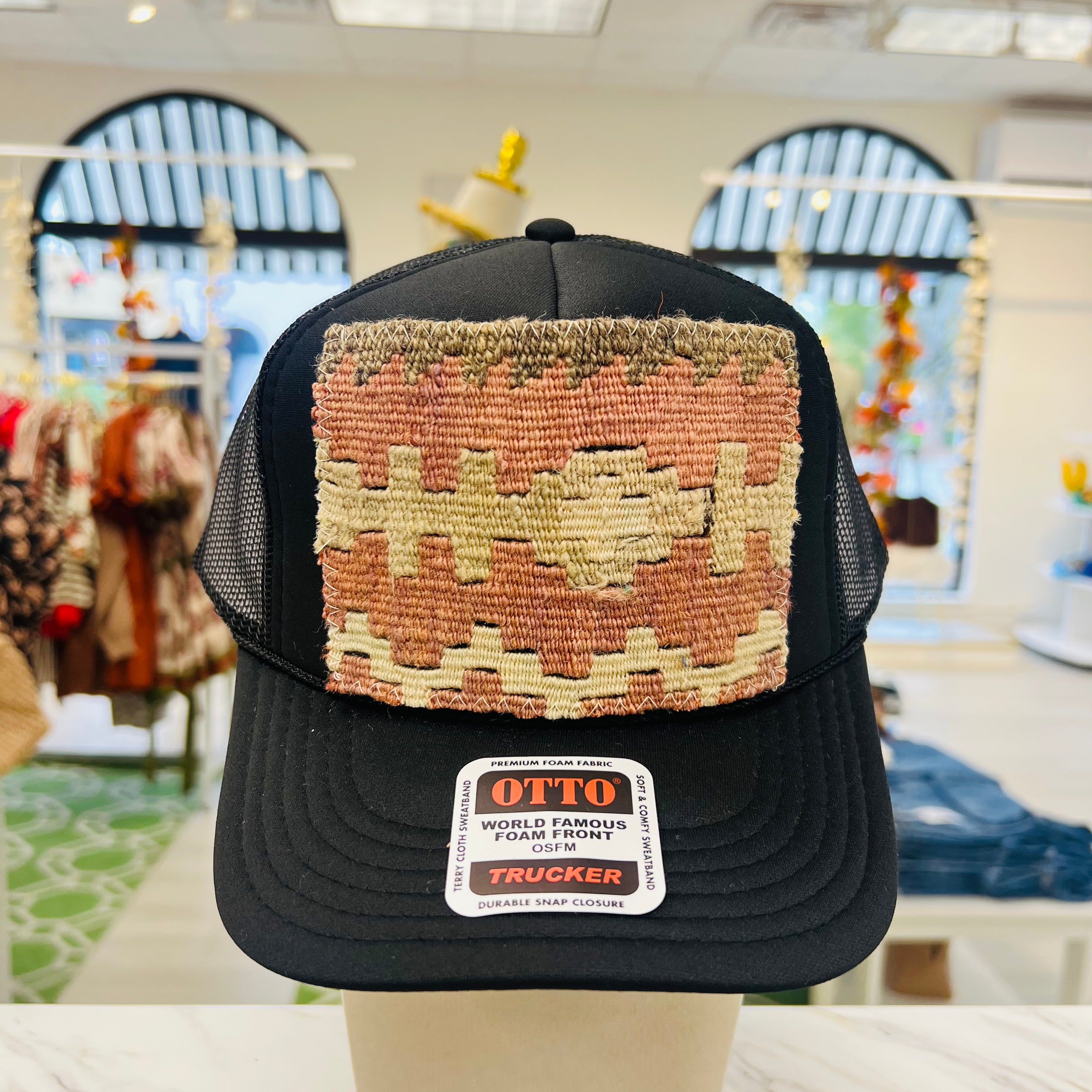 ORIJINAL Trucker Hat in Black - Cream/Dusty Pink Patch