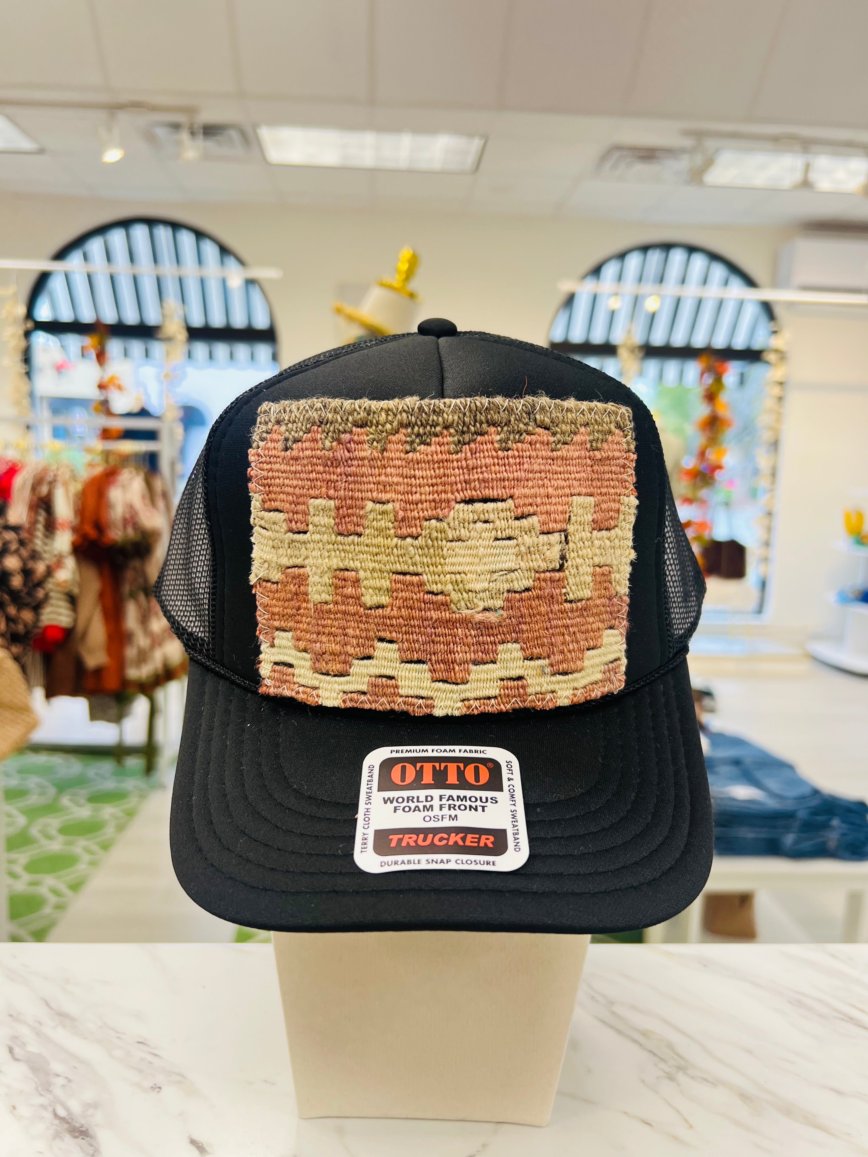 ORIJINAL Trucker Hat in Black - Cream/Dusty Pink Patch