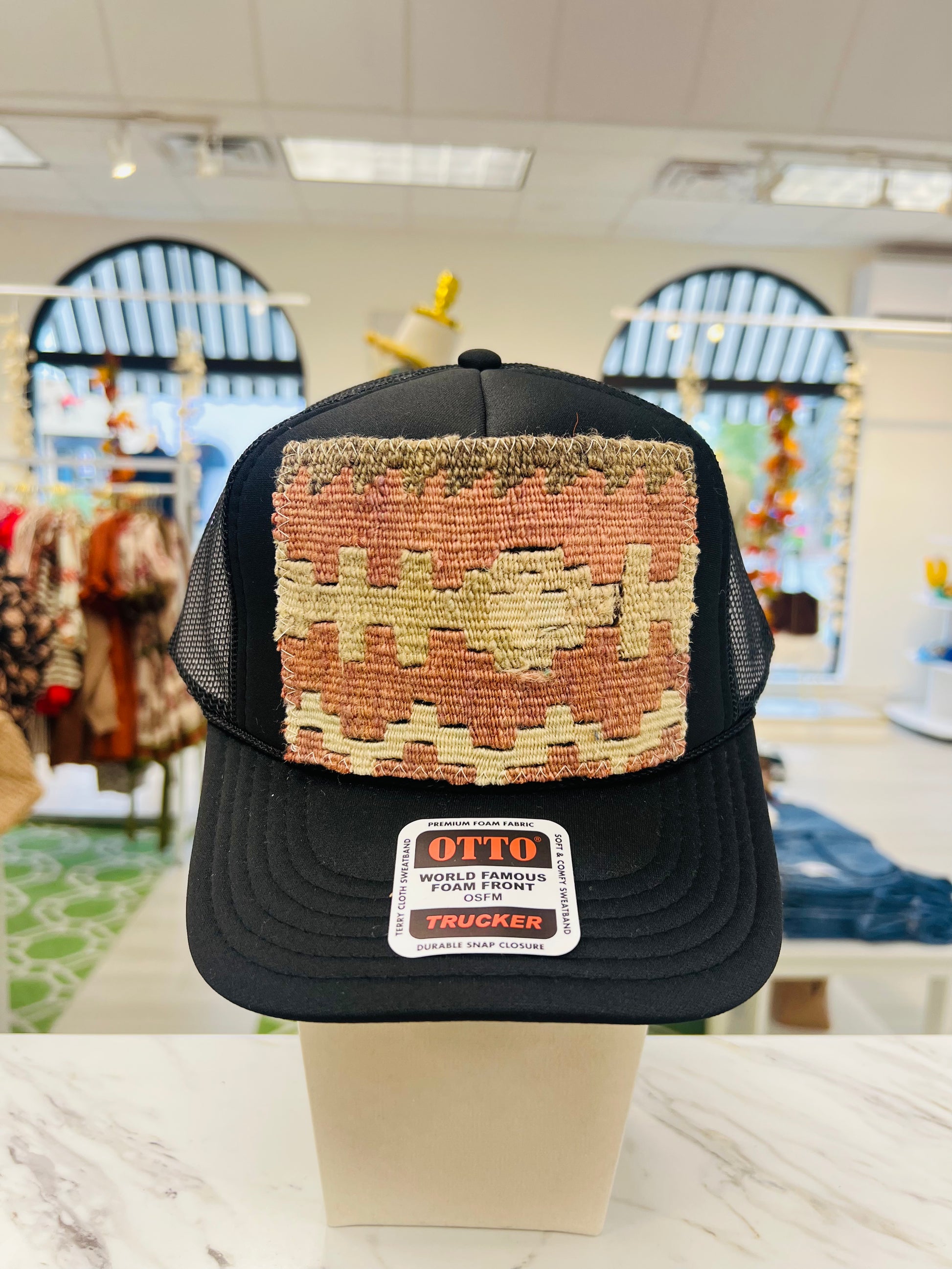 ORIJINAL Trucker Hat in Black - Cream/Dusty Pink Patch