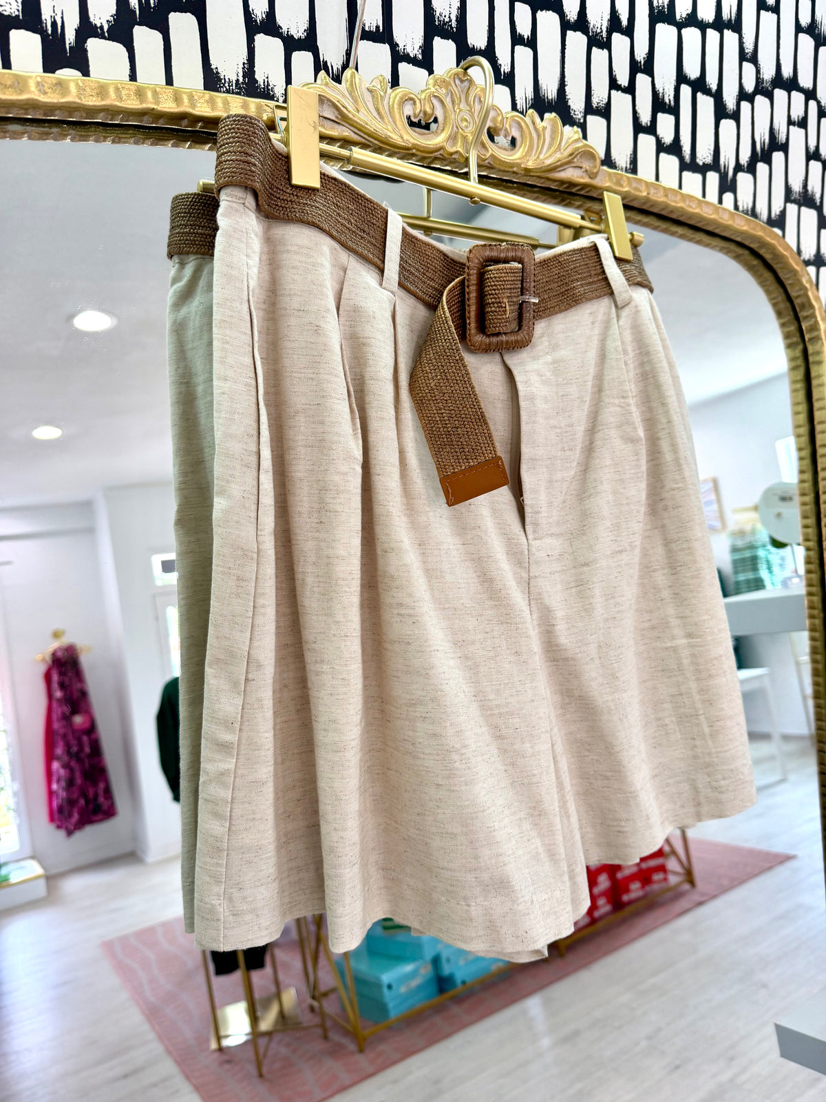 Sea Breeze Shorts in Linen