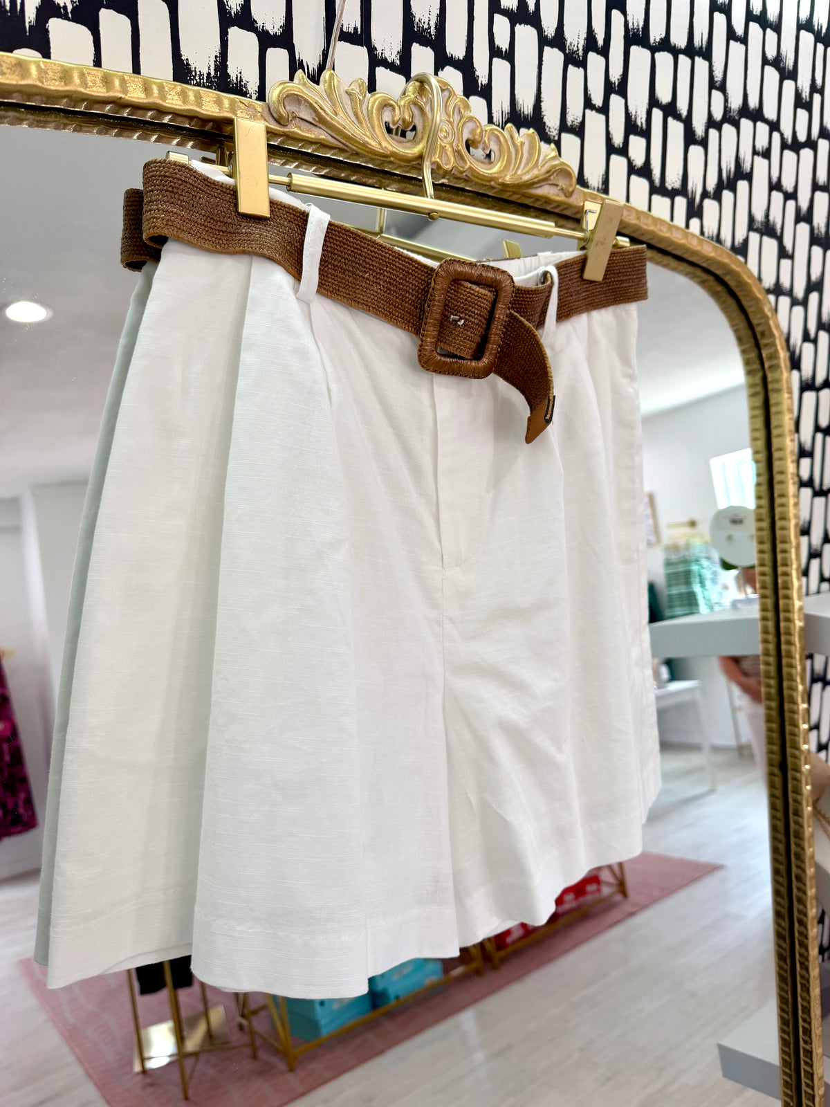 Sea Breeze Shorts in White
