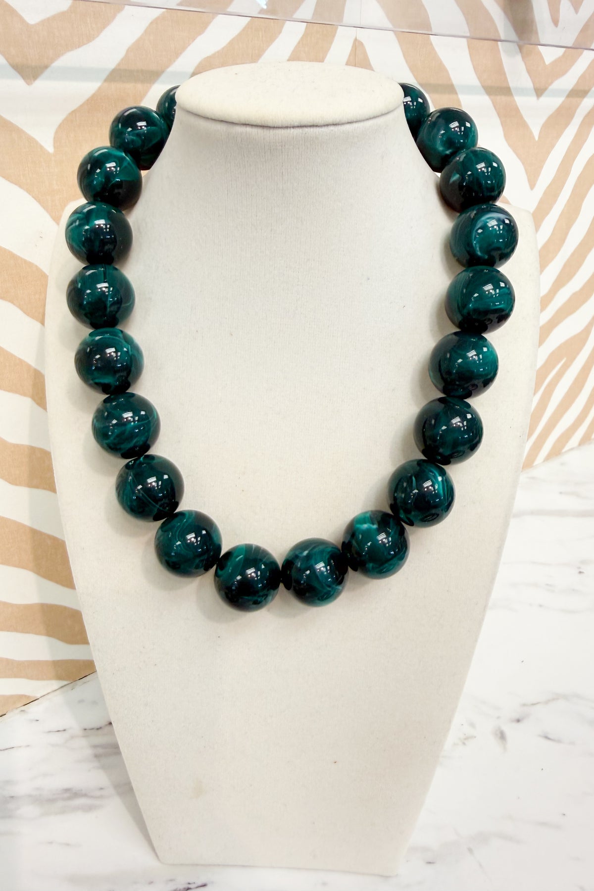 Circle Marble Beaded Necklace in Emerald