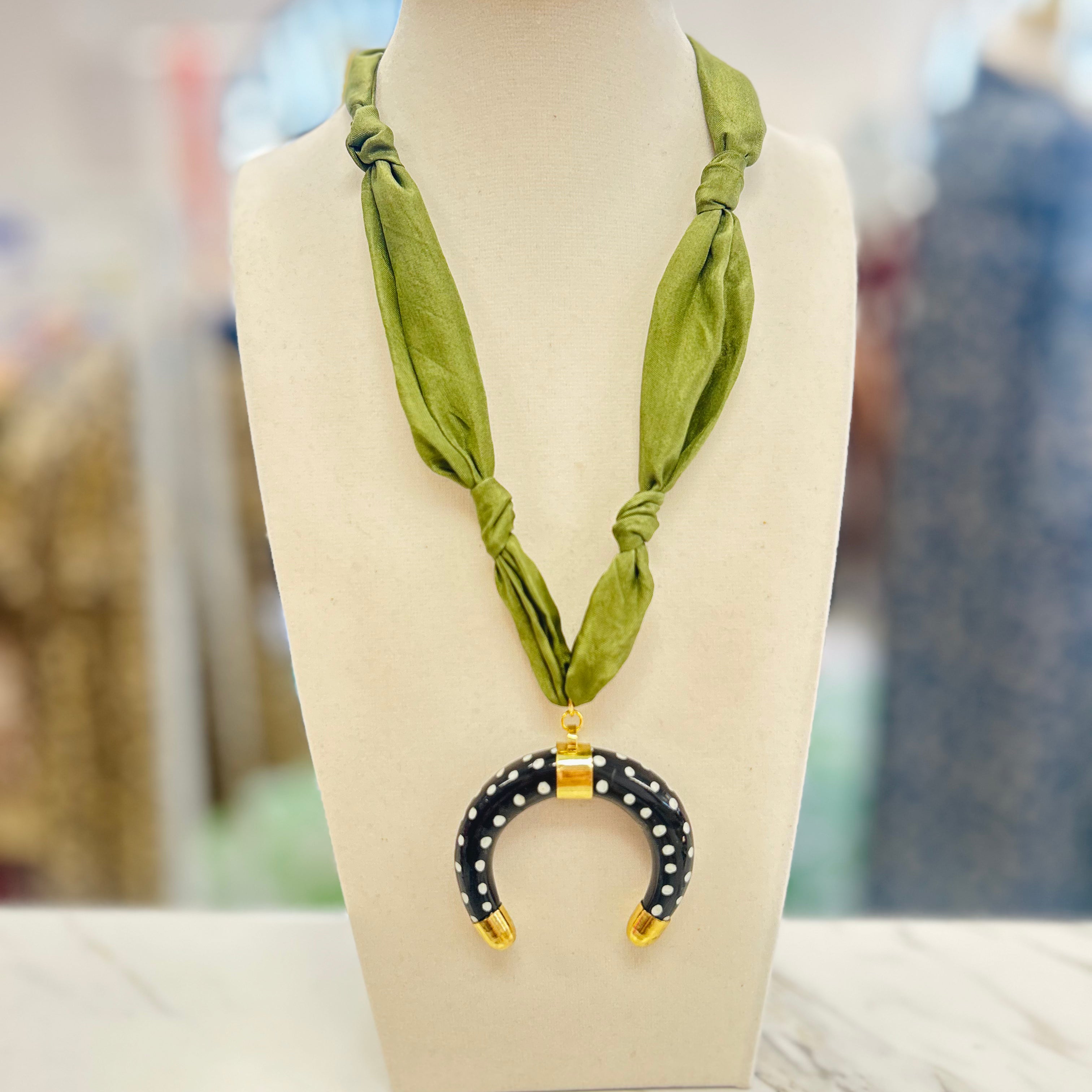 Polka Dot Horseshoe Necklace (2 Colors)