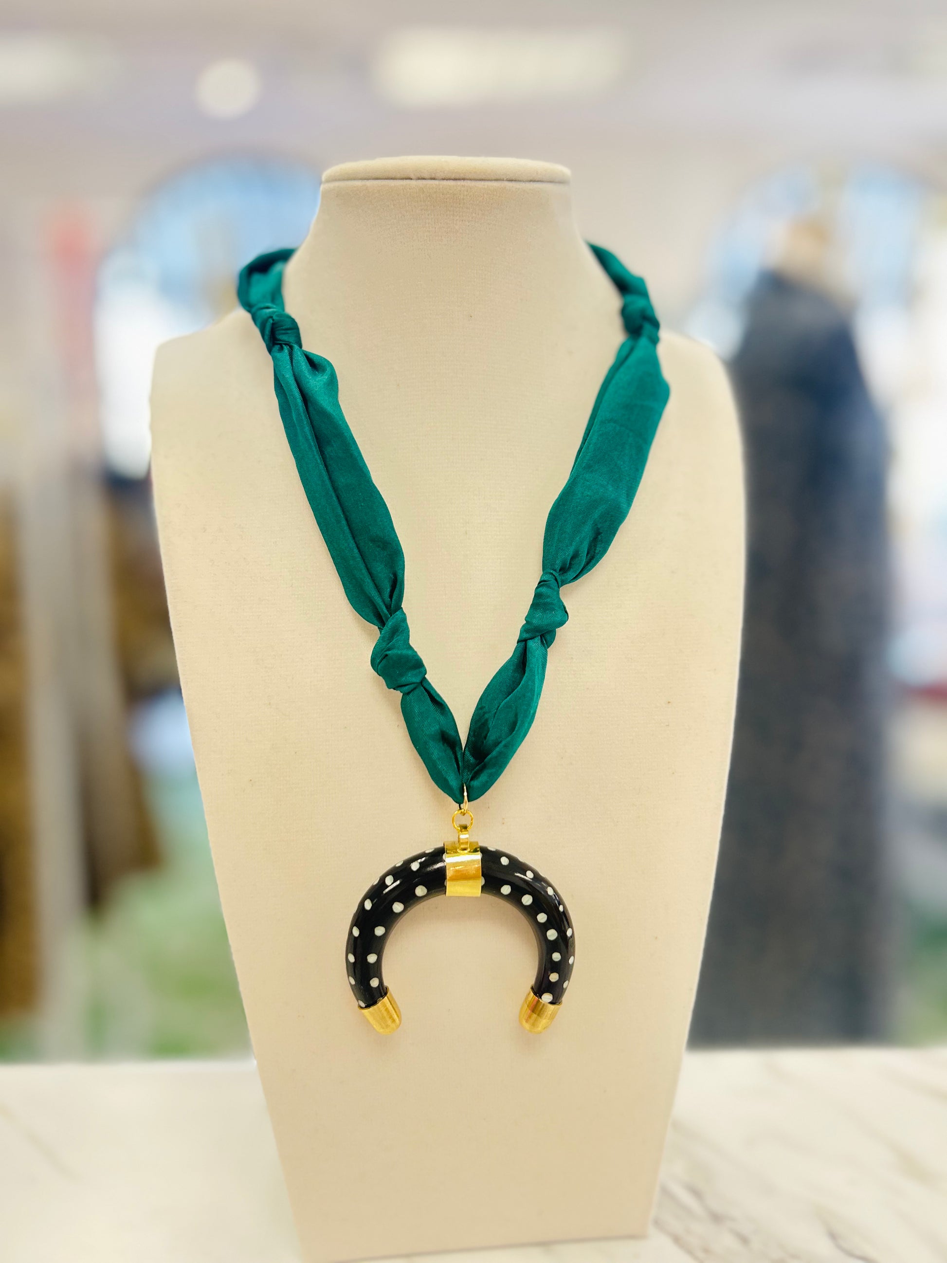 Polka Dot Horseshoe Necklace (2 Colors)