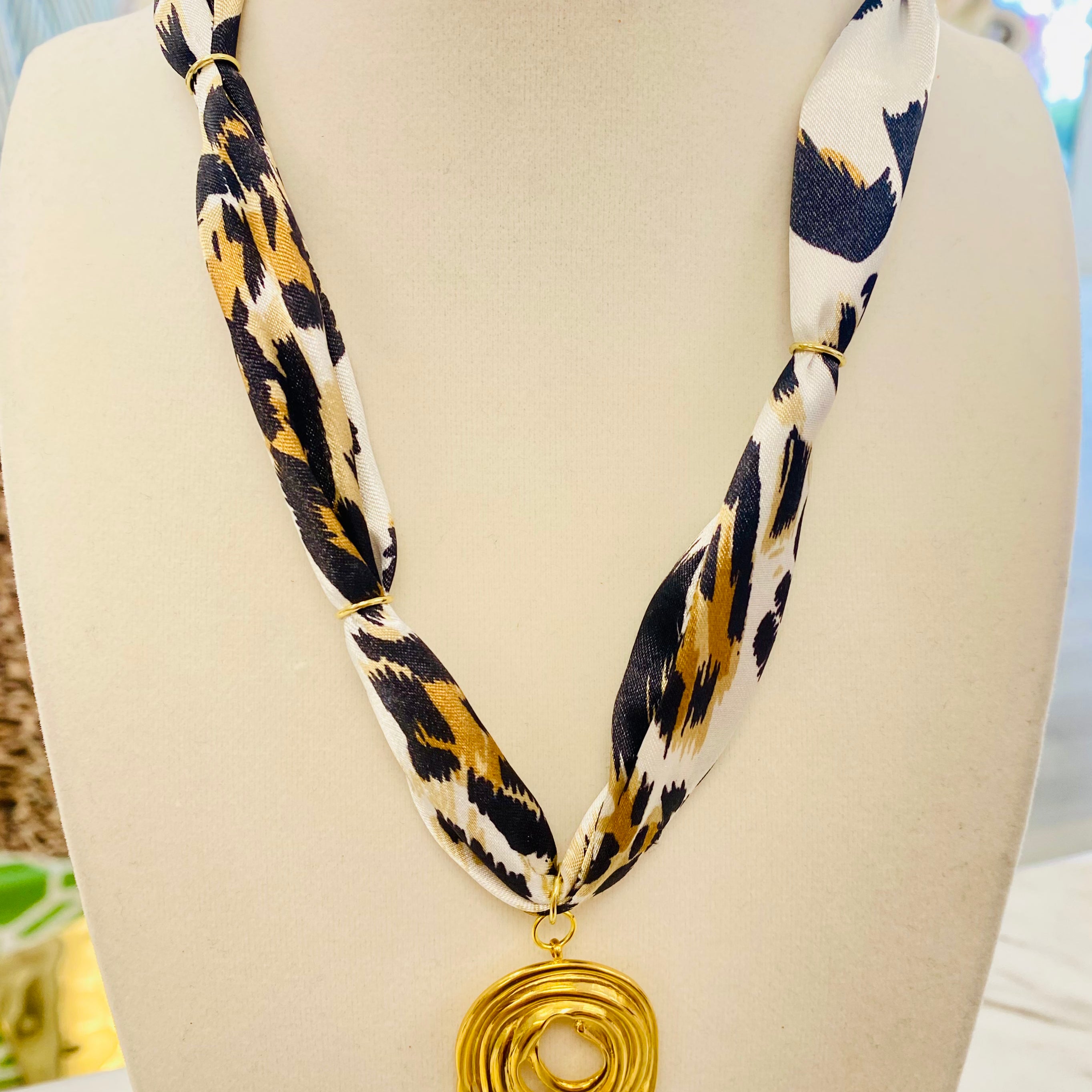 Prowl Scarf Necklace